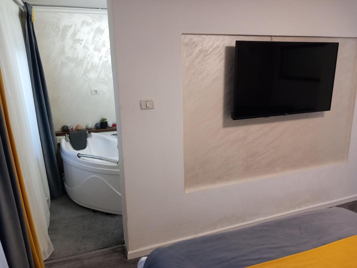 Vila Davison Targu Jiu Bagian luar foto
