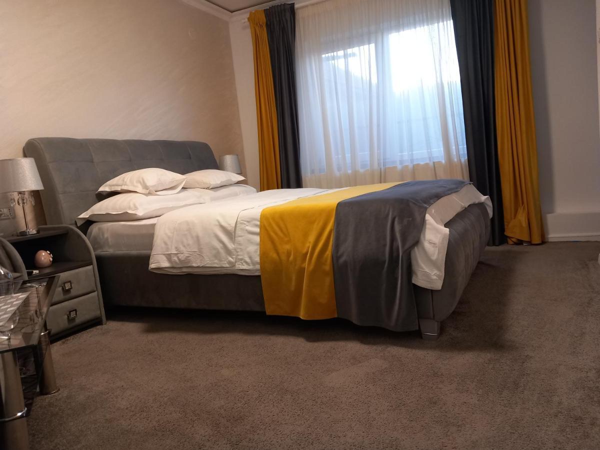 Vila Davison Targu Jiu Bagian luar foto